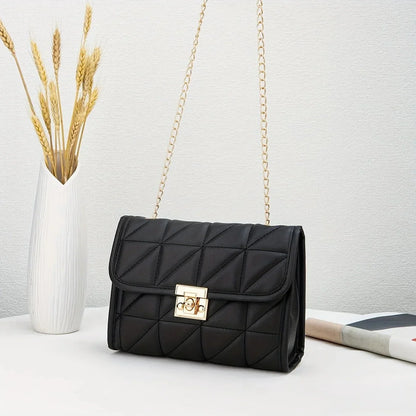 Bolsa Feminina Transversal  em Matelassê com Fecho Dourado Modelo Lumière Noir