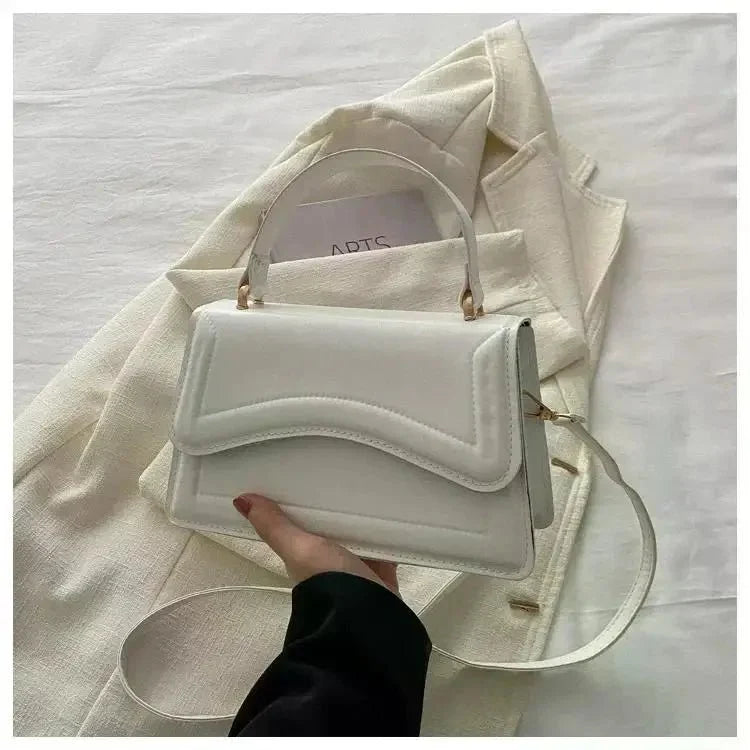 Bolso Transversal Feminino com Design Estruturado Modelo Belle Époque