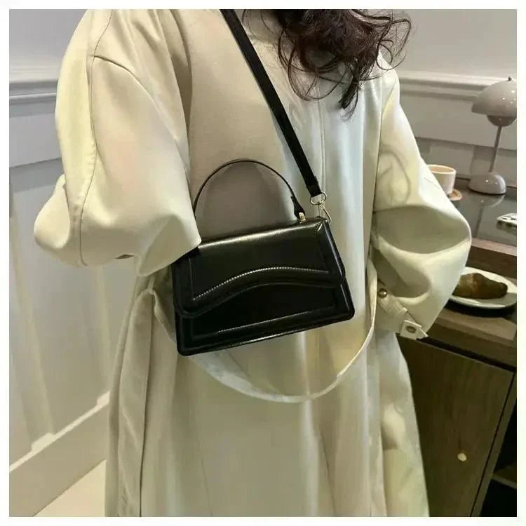 Bolso Transversal Feminino com Design Estruturado Modelo Belle Époque