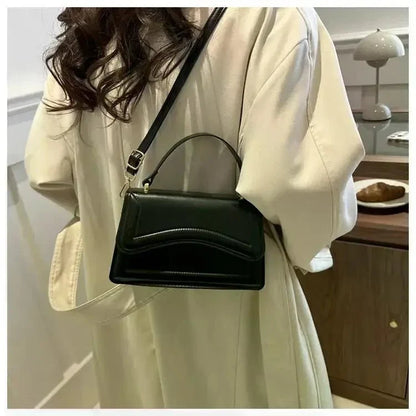 Bolso Transversal Feminino com Design Estruturado Modelo Belle Époque