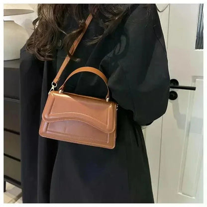 Bolso Transversal Feminino com Design Estruturado Modelo Belle Époque