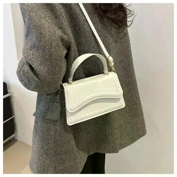 Bolso Transversal Feminino com Design Estruturado Modelo Belle Époque